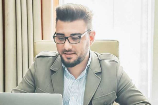 Lasconi si a angajat un consilier personal un fotograf diplomant in Educatie Fizica