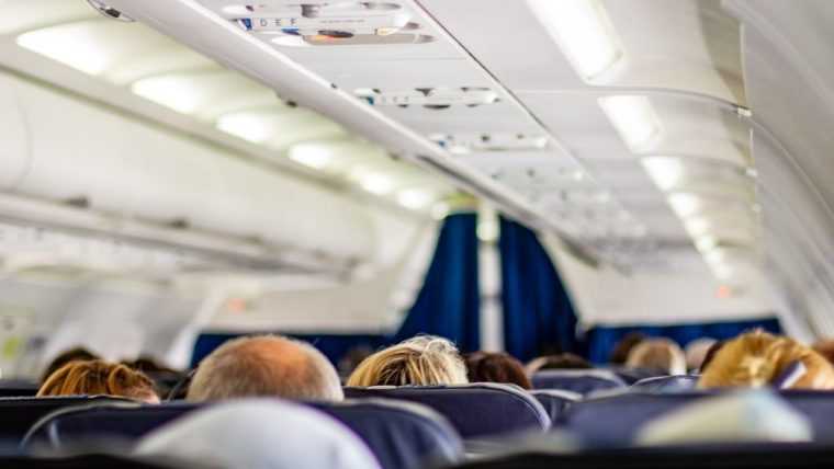 O companie aeriana si a suspendat toate zborurile si intra in faliment