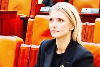 PNL recompenseaza elita Argesului la Filarmonica Pitesti