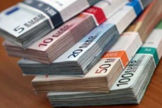 Primul primar din Romania surprins in flagrant de Parchetul European A fost prins in timp ce primea o mita de 28800 de euro