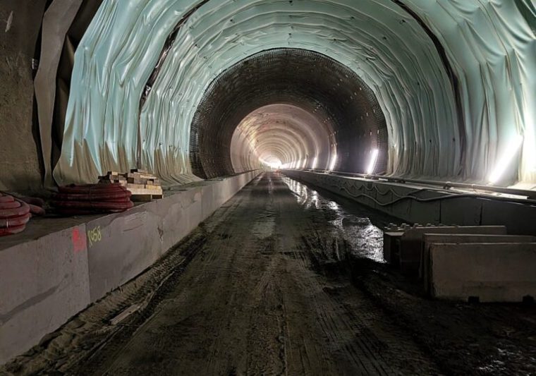 Progres semnificativ pe Autostrada Sibiu Pitesti a fost finalizata si a doua galerie a tunelului Robesti