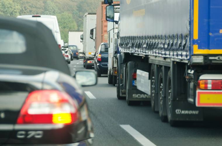 Soferii de TIR blocati in weekend Ungaria introduce restrictii severe de 1 Mai