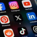 Telefoanele mobile interzise si in pauze Elevii vor fi obligati sa isi lase telefoanele in locuri special amenajate pe durata scolii