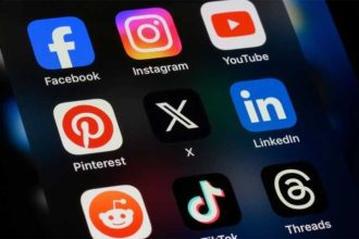 Telefoanele mobile interzise si in pauze Elevii vor fi obligati sa isi lase telefoanele in locuri special amenajate pe durata scolii
