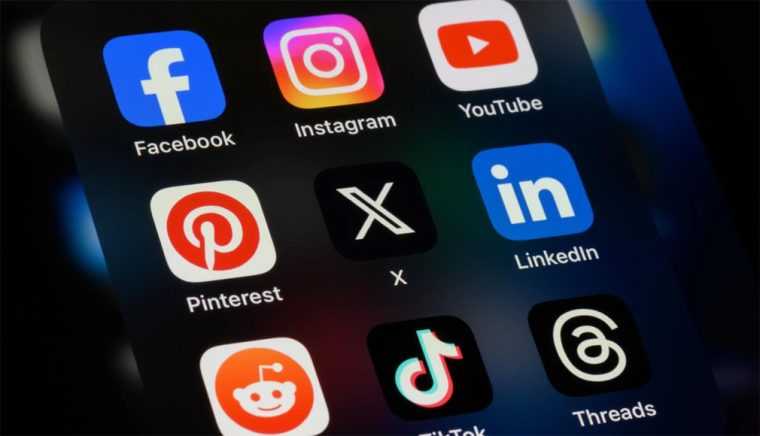 Telefoanele mobile interzise si in pauze Elevii vor fi obligati sa isi lase telefoanele in locuri special amenajate pe durata scolii