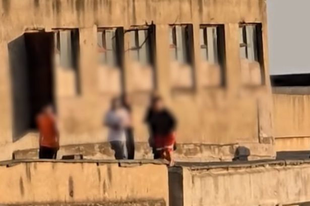 Teribilism extrem in Galati Copii filmat sarind de pe un bloc pe altul