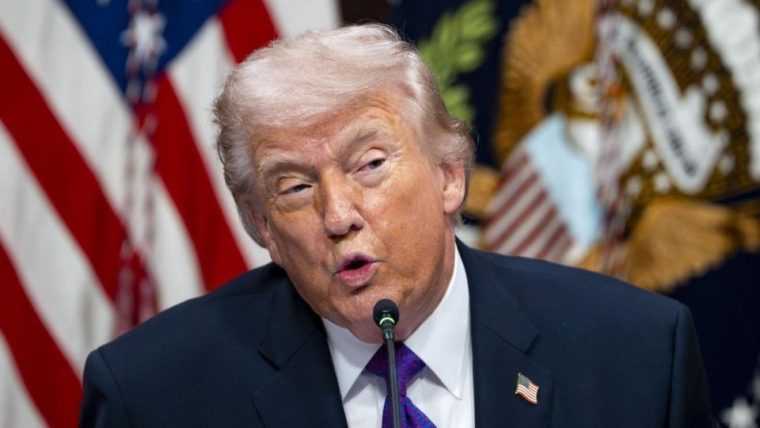 Trump ameninta ca va distruge Iranul daca republica islamica ataca navele americane