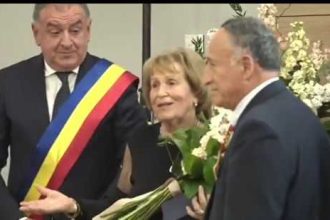 Tudor Pendiuc distins de Cristian Gentea Ceremonie festiva cu ocazia Zilelor Pitestilor