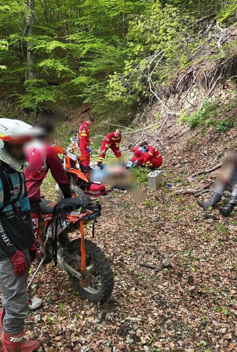 Un tanar motociclist a decedat dupa ce s a prabusit intr o raipa in timpul unei curse