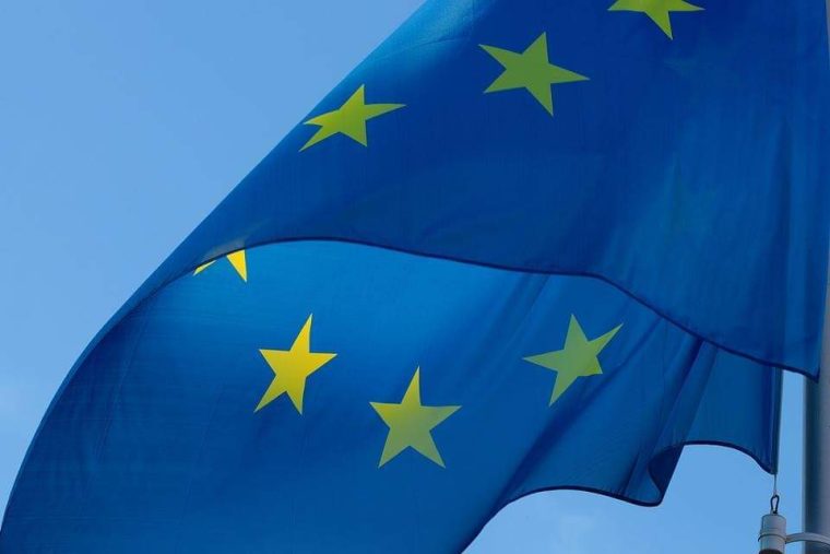 Ungaria reinstaleaza drapelul UE pe cladirea Parlamentului dupa 12 ani