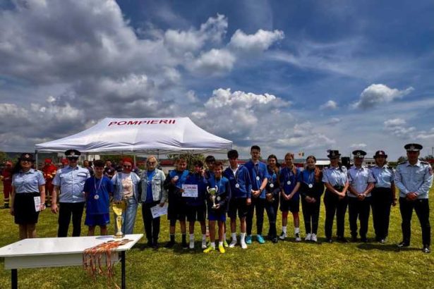 Video Elevii din Arges prietenii pompierilor sau competitionat intr un concurs