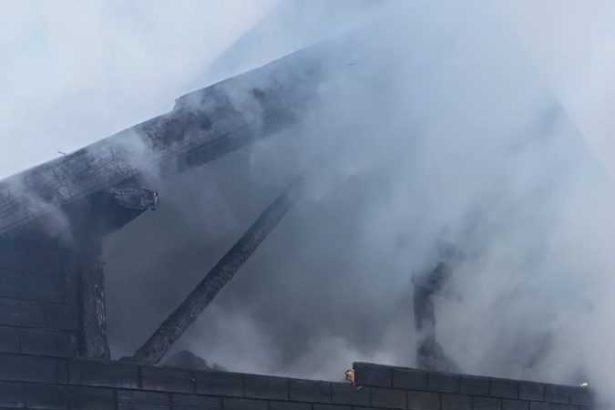 Video incendiu intr o gospodarie din comuna Bughea de Sus