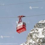 accesul turistilor la baile lac permis doar cu telecabina stratul de zapada este consistent