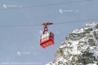 accesul turistilor la baile lac permis doar cu telecabina stratul de zapada este consistent