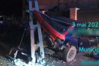 accident fatal la campulung a lovit un stalp cu masina