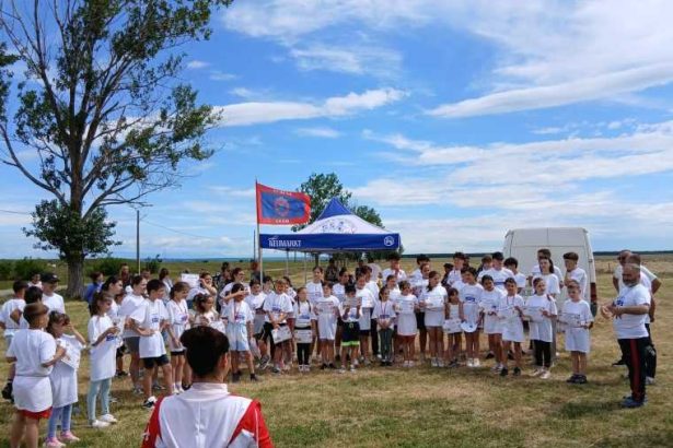 arges 75 de elevi au participat la crosul de la rociu cei dintai clasati au fost premiati