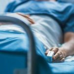 asistent medical ATI pus sub acuzare dupa moartea unui pacient din cauza unei transfuzii eronate