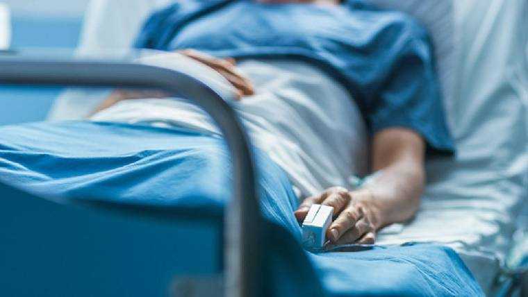 asistent medical ATI pus sub acuzare dupa moartea unui pacient din cauza unei transfuzii eronate