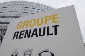 avertisment in industria auto renault si stellantis concedieri masive si o mare competitie pentru tehnologia viitorului