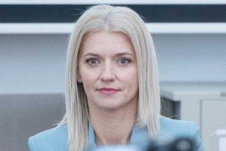campania fara bullying in scolile din arges deputata alina gorghiu daca esti victima nu trebuie sa taci