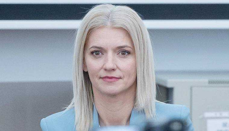 campania fara bullying in scolile din arges deputata alina gorghiu daca esti victima nu trebuie sa taci