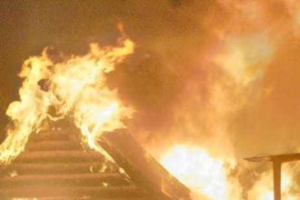 incendiu puternic in arges la berevoesti