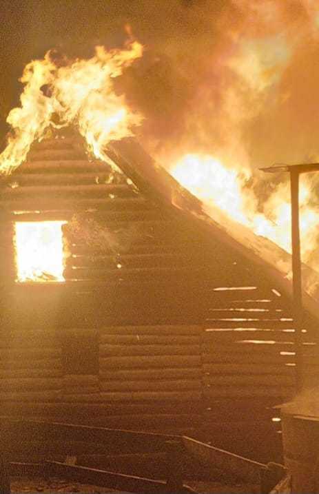 incendiu puternic in arges la berevoesti