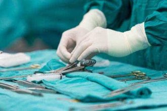 pacient decedat dupa o interventie intarziata doi medici din resita trimisi in judecata