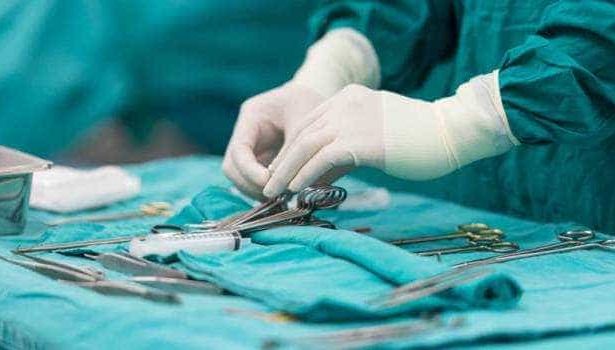 pacient decedat dupa o interventie intarziata doi medici din resita trimisi in judecata