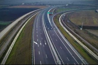pieton pe autostrada un barbat din arges a primit doua amenzi dupa o plimbare interzisa pe a1