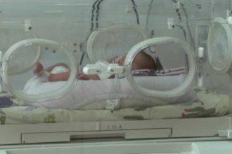 scandal de amploare la maternitatea polizu medici acuzati ca au permis unui nou nascut sa mora in incubator