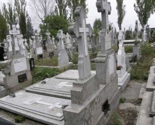 scena socanta in cimitirul bellu dans provocator pe morminte incheiat cu retineri
