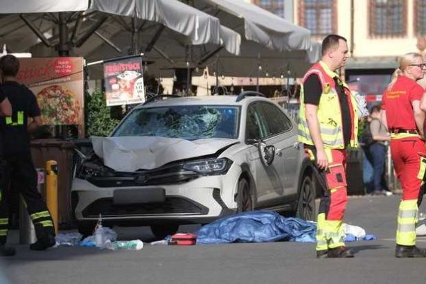 teroare pe strazile din leipzig un suv scapat de sub control a lovit pietoni in plina zi