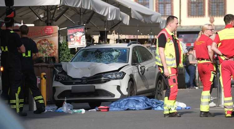 teroare pe strazile din leipzig un suv scapat de sub control a lovit pietoni in plina zi
