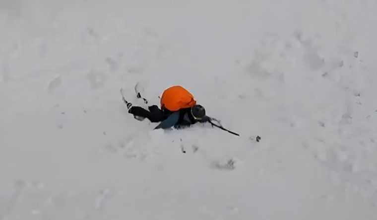 tragedie in bucegi pe 2 mai un angajat al isu brasov a decedat surprins de o avalanse in valea costilei