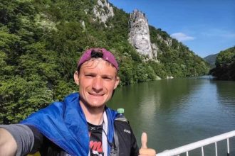 ultramaratonist lovit de o masina in timpul unei curse pentru copiii cu dizabilitati la granitele romaniei