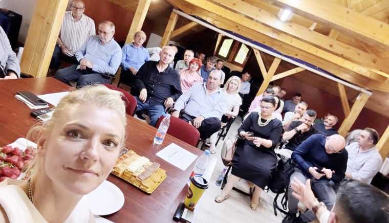 Alina Gorghiu ntalnire la Pitesti Trebuie sa gasim solutii eficiente pentru oameni care sunt satui de incertitudini