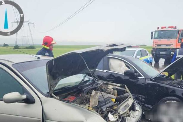 Arges Acident soldat cu doua victime transportate la spital