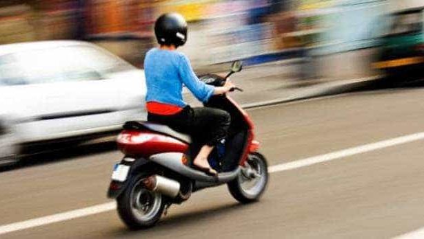 Arges Prins la Campulung calare pe moped baut si fara permis