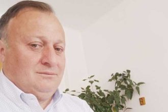 Consilierul pe probleme de romi al Prefecturii Arges a fost eliberat din functie prin desfiintarea postului