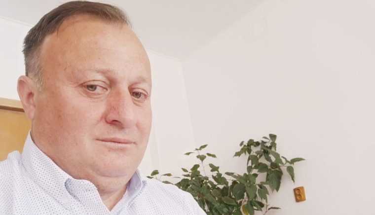 Consilierul pe probleme de romi al Prefecturii Arges a fost eliberat din functie prin desfiintarea postului
