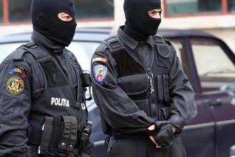 DNA investigheaza sectorul livrrilor prin intermediul aplicatiilor Perchezitii in opt judee si in Bucuresti