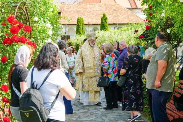 De ziua sa arhiepiscopul Calinic Argeeanul a oficiat slujba la Manastirea Negru Voda