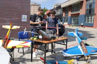 Demonstraii cu drone i roboi la PoliautoFEST