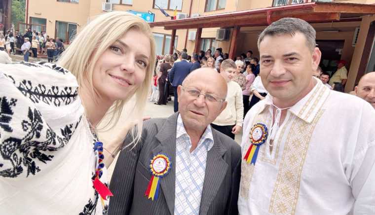 Deputata Alina Gorghiu a participat la Festivalul Papusii Muscelene de la Aninoasa si la Ziua Comunei Vedea