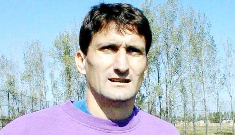 Dincolo de terren Costel Pana fost jucator si antrenor secund la FC Arges Florin Halagian a fost mai mult decat un antrenor Ne ofera si zaharelul ne invata si cu biciul
