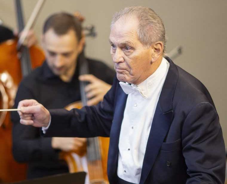 Dirijorul Cristian Mandeal se intoarce la Filarmonica Pitesti