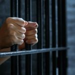 Doi romani condamnati in Franta pentru profanarea a zeci de morminte in schimbul a cateva mii de euro