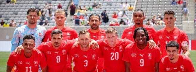 Echipa nationala de fotbal care se antreneaza printre serpi