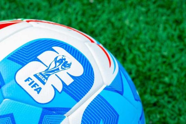 FIFA interzice sticlele pe stadioane la CM 2026 Expertzii atrag atentia asupra riscurilor cauzate de temperaturile ridicate